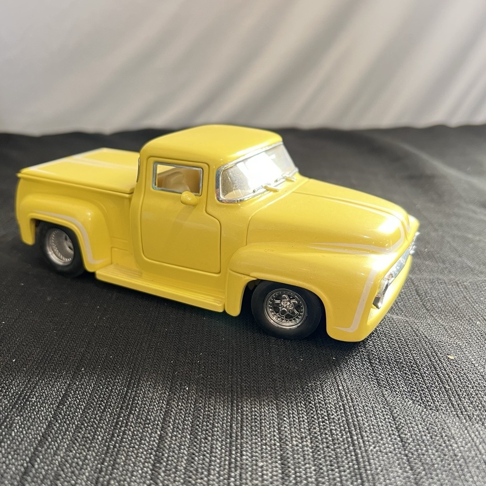1956 Ford F-100 Street Machine Pickup 1:24 Diecast Model Car Yellow Cammer Truck